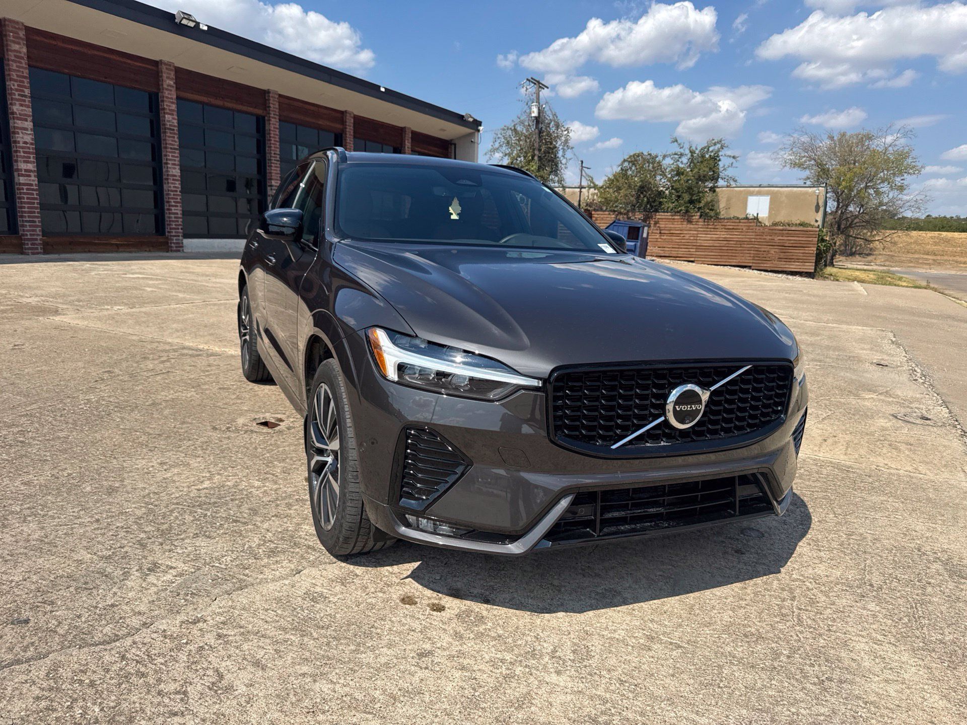Used 2024 Volvo XC60 B5 Plus w/ Protection Package Premier AWD/4WD image 4