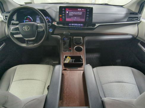 Used 2021 Toyota Sienna LE image 18