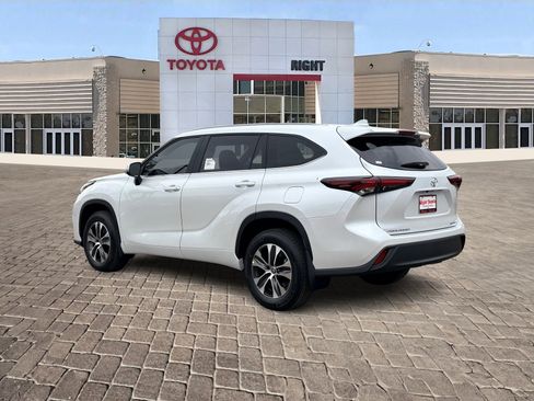 New 2026 Toyota Highlander XLE image 4