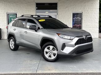 Used 2021 Toyota RAV4 LE AWD/4WD video 1