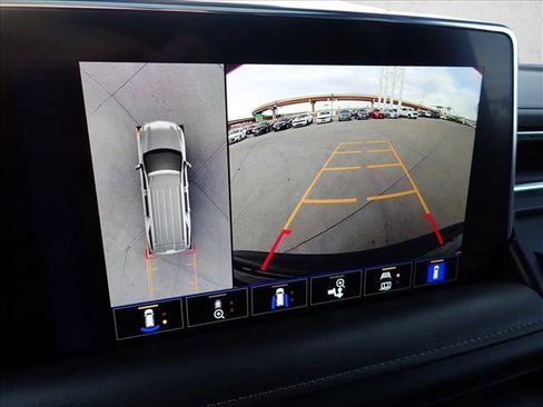 Used 2023 Chevrolet Tahoe Z71 w/ Luxury Package image 23