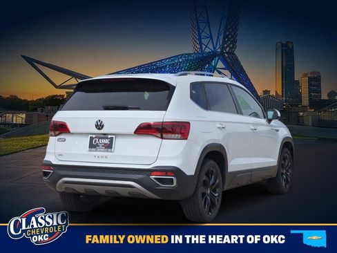 Used 2022 Volkswagen Taos SEL w/ Panoramic Sunroof Package FWD image 7