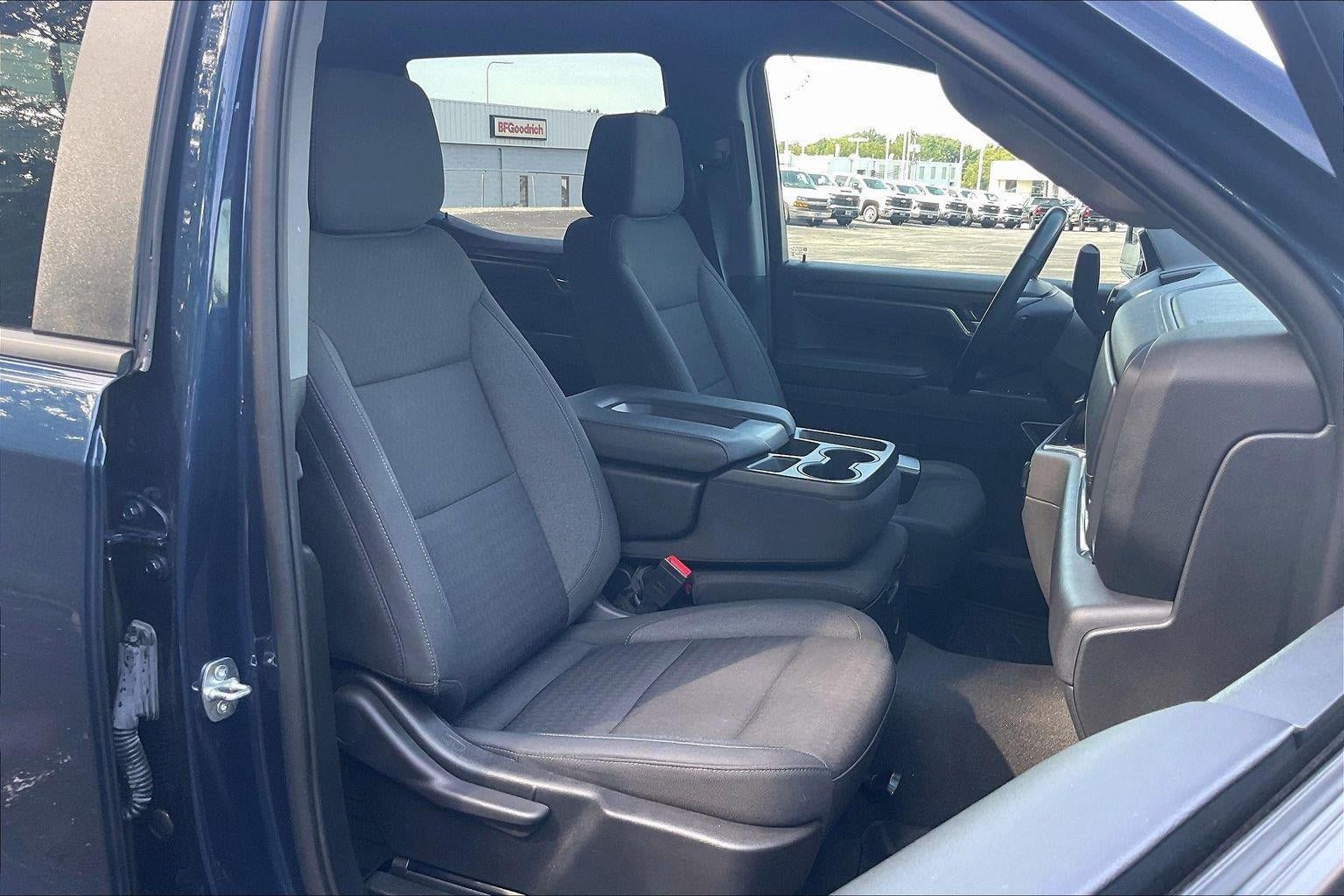 Used 2023 Chevrolet Silverado 1500 LT AWD/4WD image 7