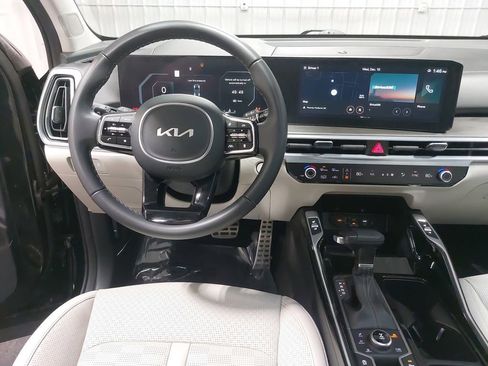 Used 2025 Kia Sorento SX image 17