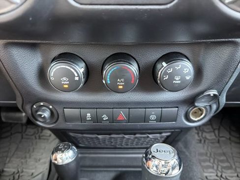 Used 2017 Jeep Wrangler Unlimited Sport AWD/4WD image 15