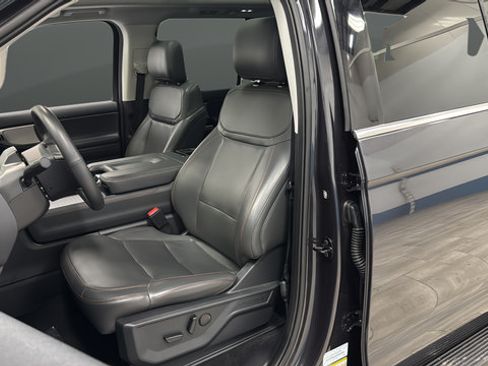 Used 2025 Ford Expedition Max Active AWD/4WD image 9