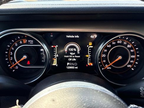 Used 2020 Jeep Wrangler Unlimited Sahara w/ Dual Top Group image 17