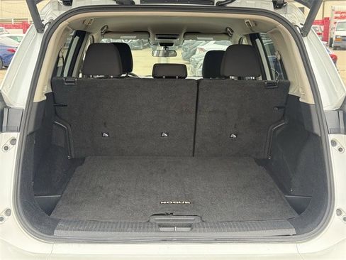 Used 2024 Nissan Rogue SV image 32