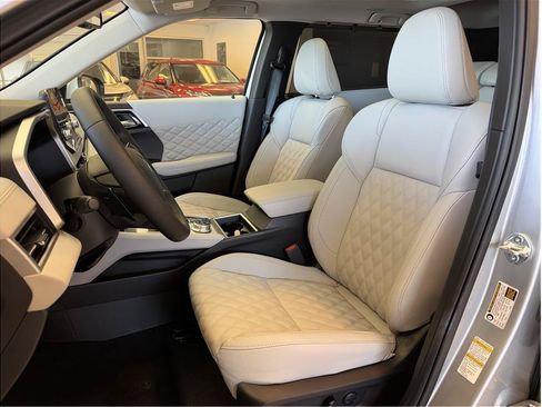 Used 2025 Mitsubishi Outlander 4WD Plug-In Hybrid image 19