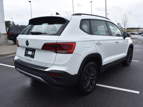 Used 2024 Volkswagen Taos S image 9