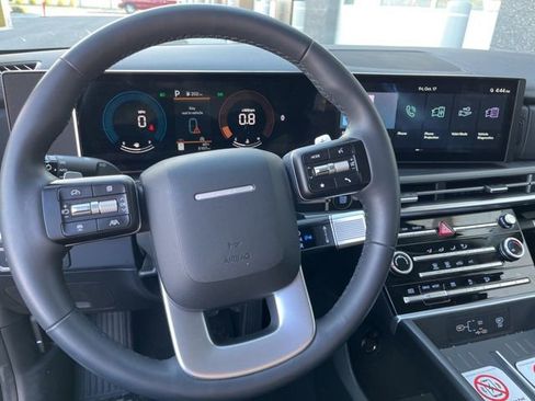 Used 2025 Hyundai Santa Fe SE image 23