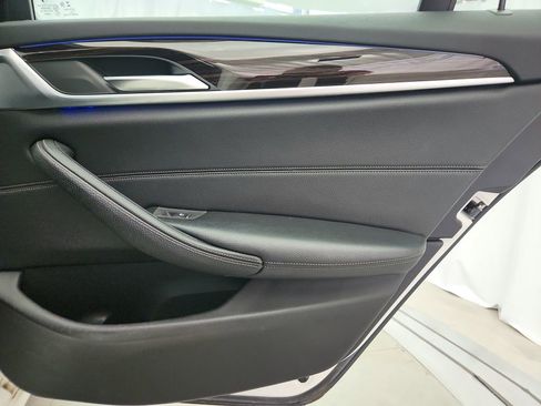 Used 2017 BMW 530i xDrive 530i xDrive image 37