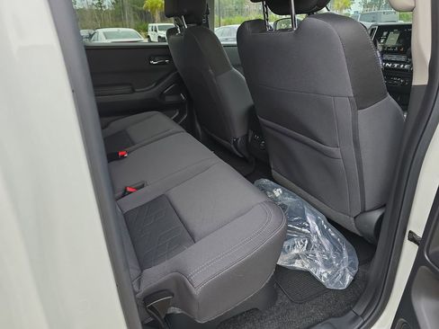 Used 2025 Nissan Frontier SV w/ SV Convenience Package image 14
