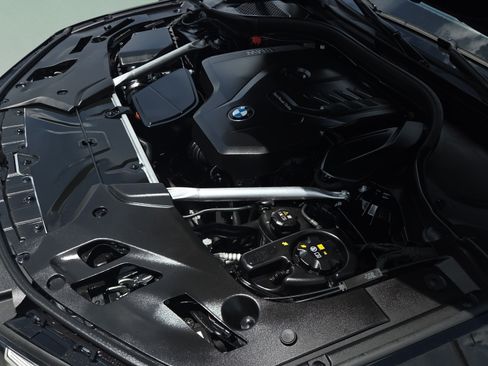 Used 2023 BMW 530i w/ Convenience Package RWD image 20