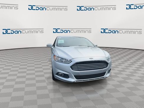 Used 2016 Ford Fusion SE w/ Equipment Group 202A FWD image 3