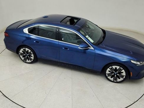 Used 2025 BMW i5 xDrive40 w/ Premium Package image 75