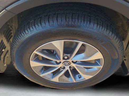 Certified 2018 Toyota RAV4 LE Plus image 32