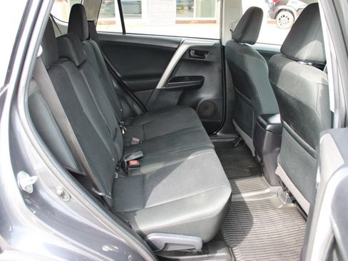 Used 2018 Toyota RAV4 LE w/ All Weather Liner Package FWD image 33