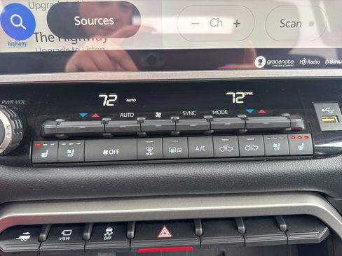 Used 2022 Toyota Tundra Limited image 7