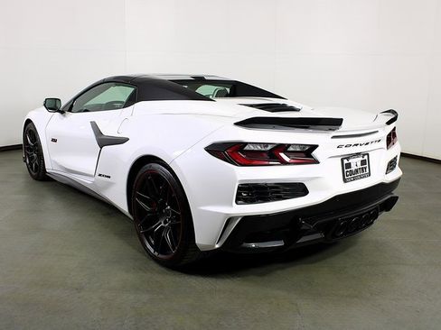 Used 2023 Chevrolet Corvette Z06 image 3