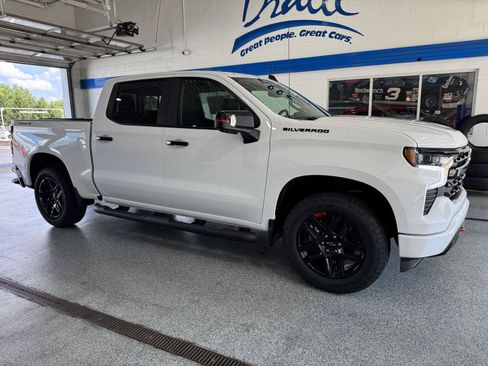 New 2026 Chevrolet Silverado 1500 RST w/ Redline Edition AWD/4WD image 12