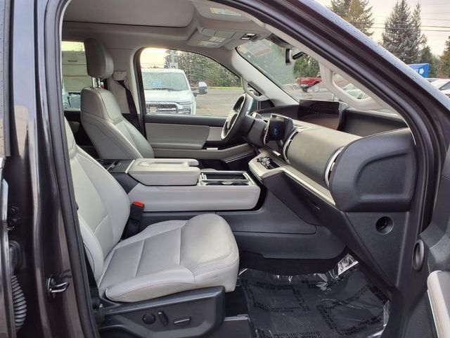 Certified 2025 Ford Expedition Active AWD/4WD image 9