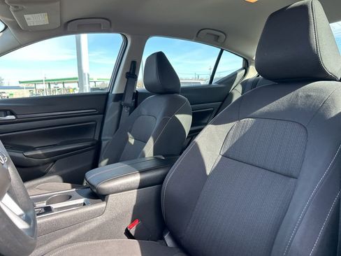 Used 2025 Nissan Altima 2.5 SV image 10