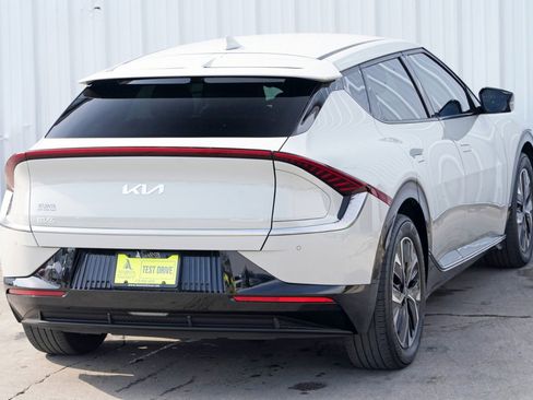 Used 2022 Kia EV6 Wind image 51