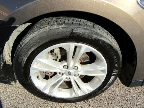 Used 2016 Ford Taurus SE image 6