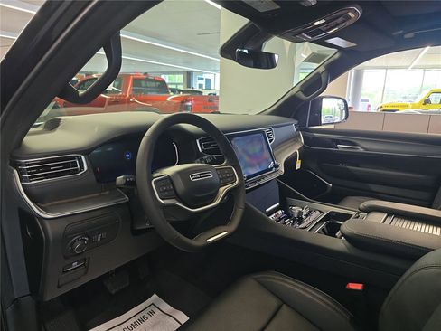 New 2026 Jeep Grand Wagoneer L Limited AWD/4WD image 20