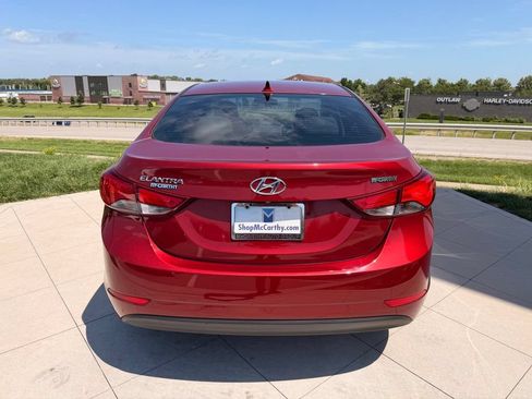 Used 2015 Hyundai Elantra SE w/ Option Group 02 FWD image 4