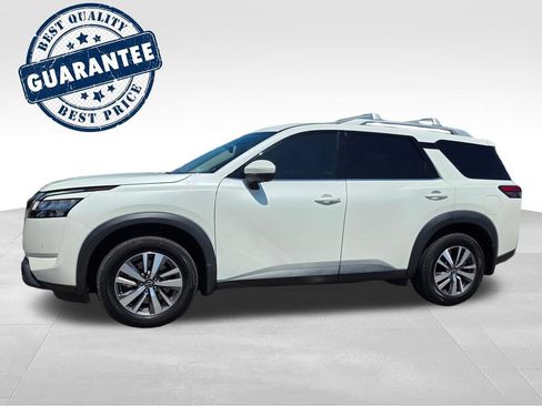 Used 2023 Nissan Pathfinder SL AWD/4WD image 3