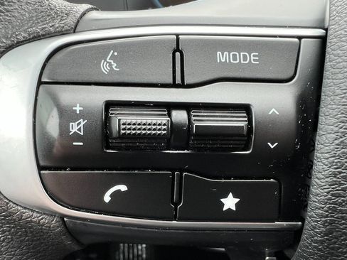 Used 2025 Kia Sportage LX image 20