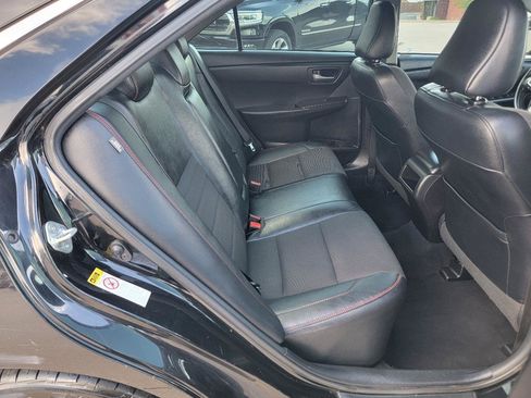 Used 2017 Toyota Camry SE w/ Moonroof Package FWD image 19