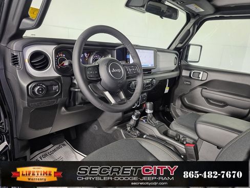 New 2025 Jeep Gladiator Sport image 11