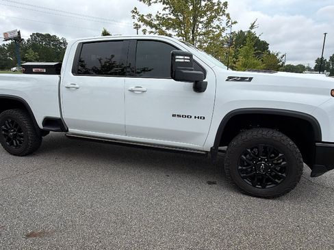 Used 2025 Chevrolet Silverado 2500 LTZ w/ Trail Boss Package AWD/4WD image 7