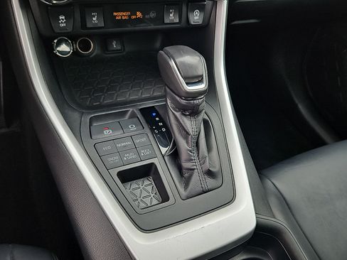 Used 2020 Toyota RAV4 XLE Premium AWD/4WD image 16