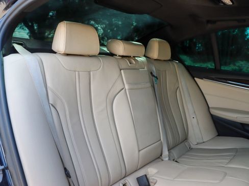 Used 2018 BMW 530i w/ M Sport Package RWD image 19