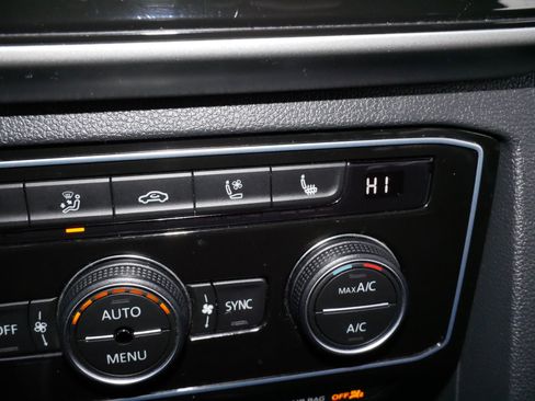 Certified 2022 Volkswagen Atlas Cross Sport SEL Premium R-Line image 29