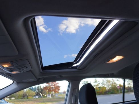 Used 2012 Subaru Impreza 2.0i Premium image 13