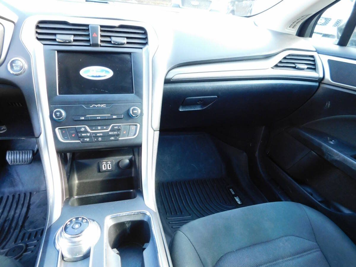 Used 2019 Ford Fusion SE AWD/4WD image 8