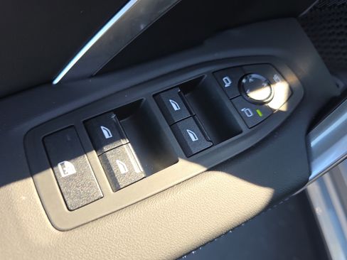 Used 2025 BMW X1 xDrive28i w/ M Sport Package image 18