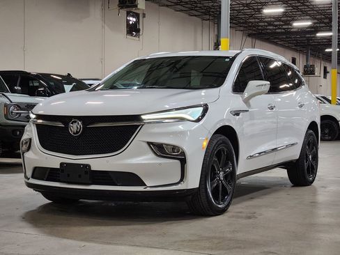 Used 2024 Buick Enclave Essence w/ Sport Touring Edition image 4