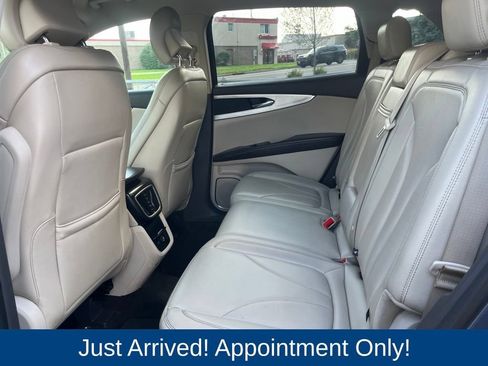 Used 2019 Lincoln Nautilus Premier AWD/4WD image 11