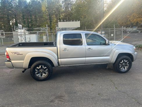 Used 2011 Toyota Tacoma 4x4 Double Cab image 4
