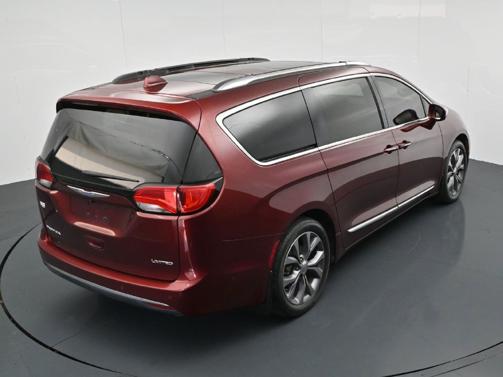 Used 2020 Chrysler Pacifica Limited w/ Tire & Wheel Group FWD image 25
