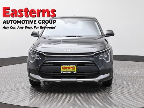 Used 2025 Kia Niro LX FWD image 2