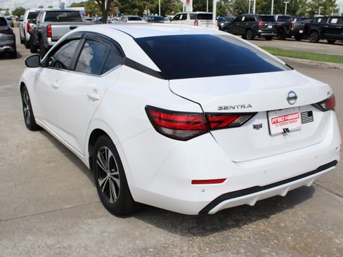 Used 2022 Nissan Sentra SV FWD image 8