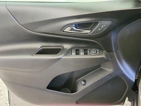 Used 2019 Chevrolet Equinox LT image 32