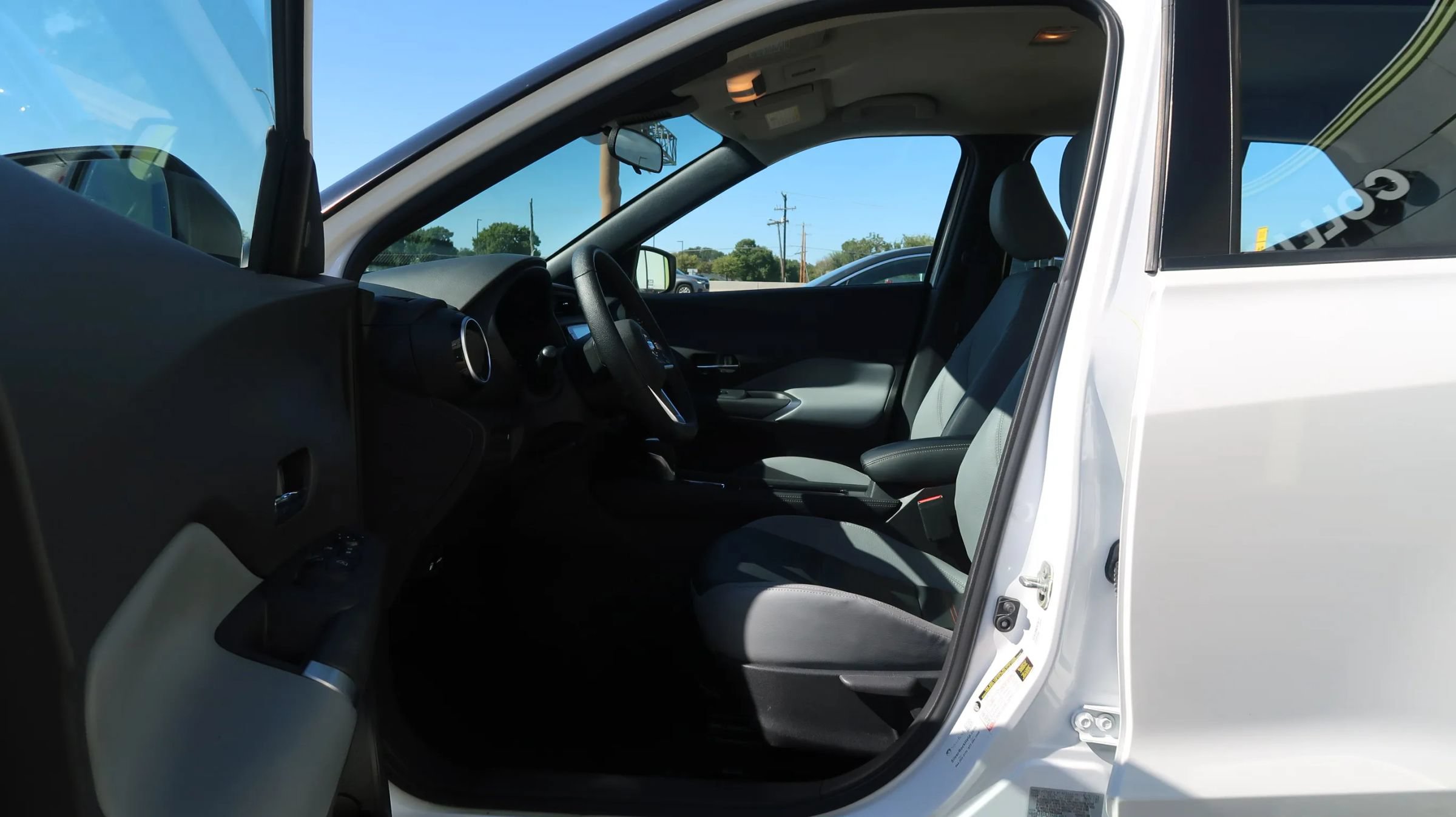 Used 2021 Nissan Kicks SR w/ SR Premium Package FWD image 16